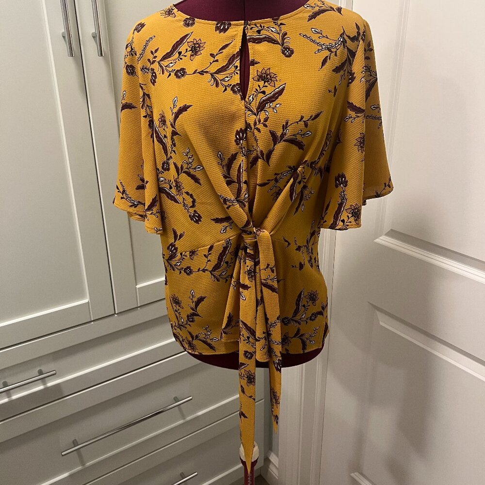 LE CHATEAU Blouse Top Mustard Yellow Floral Leaves Front Tie Button Back Sz L